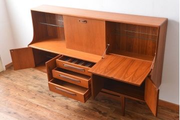 北欧家具　G-PLAN(ジープラン)チーク材サイドボード(サイドキャビネット、リビングボード)