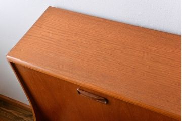 北欧家具　G-PLAN(ジープラン)チーク材サイドボード(サイドキャビネット、リビングボード)