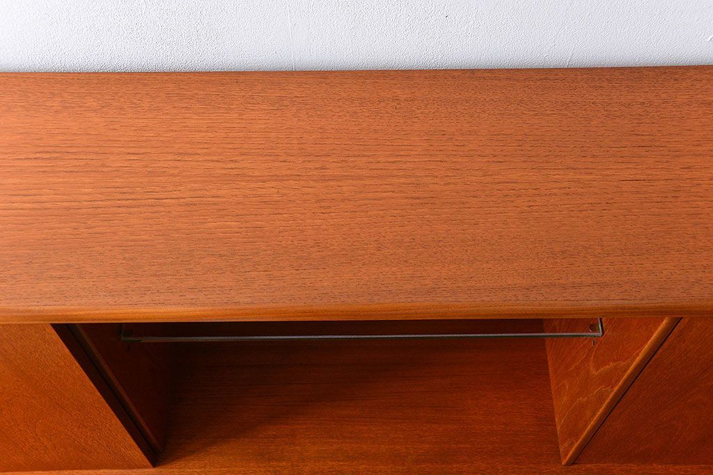 北欧家具　G-PLAN(ジープラン)チーク材サイドボード(サイドキャビネット、リビングボード)