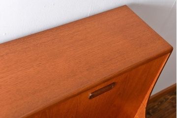 北欧家具　G-PLAN(ジープラン)チーク材サイドボード(サイドキャビネット、リビングボード)