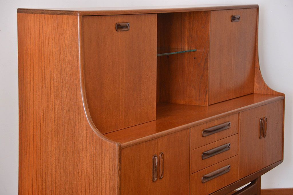 北欧家具　G-PLAN(ジープラン)チーク材サイドボード(サイドキャビネット、リビングボード)