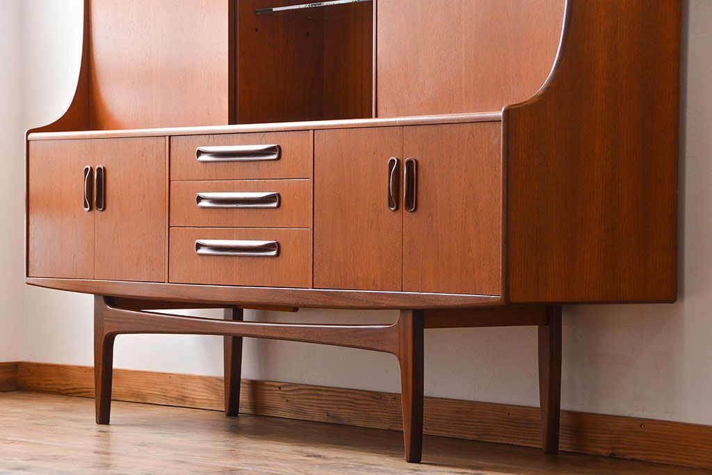 北欧家具　G-PLAN(ジープラン)チーク材サイドボード(サイドキャビネット、リビングボード)