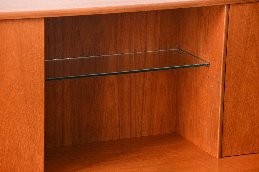 北欧家具　G-PLAN(ジープラン)チーク材サイドボード(サイドキャビネット、リビングボード)