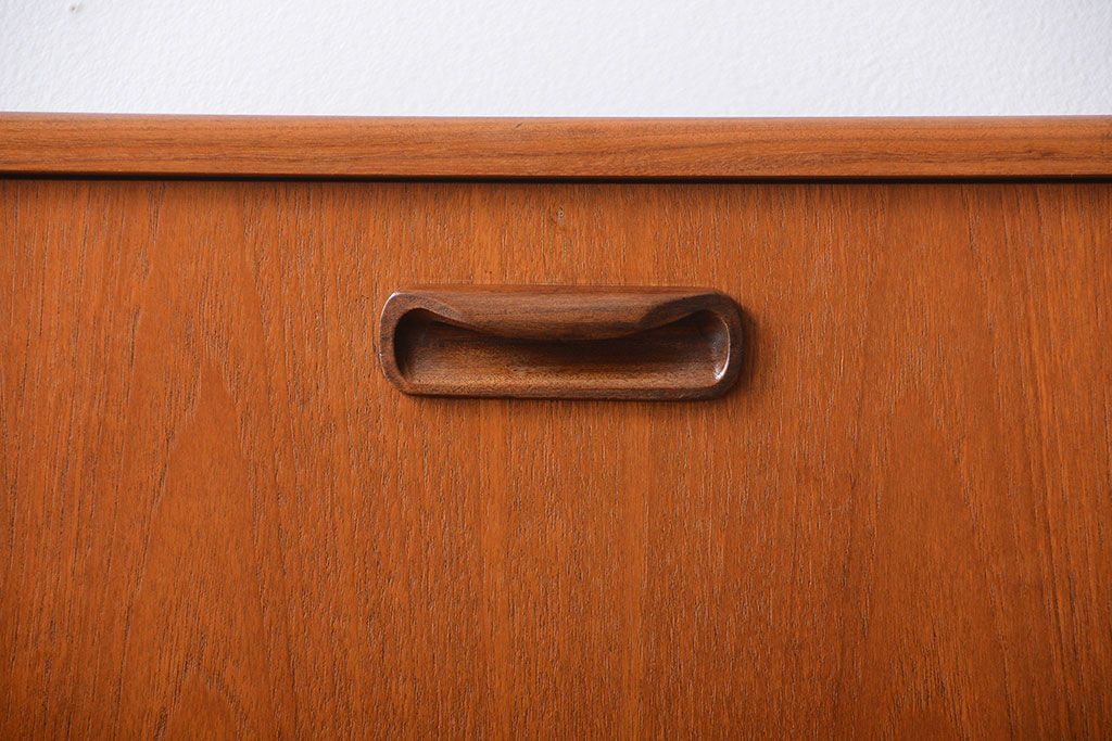 北欧家具　G-PLAN(ジープラン)チーク材サイドボード(サイドキャビネット、リビングボード)