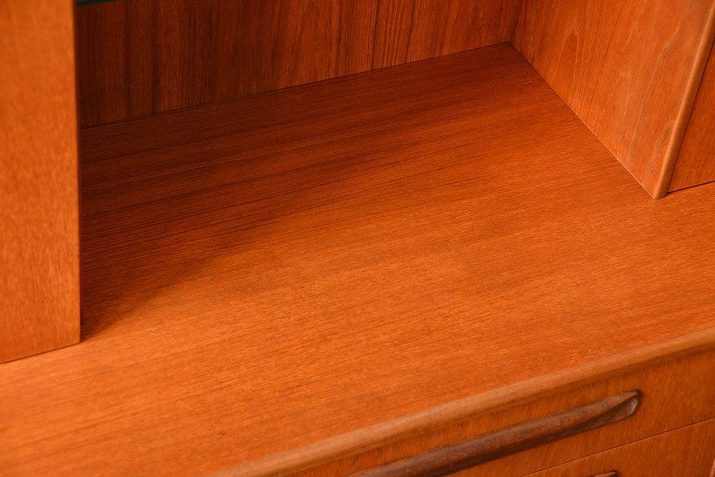 北欧家具　G-PLAN(ジープラン)チーク材サイドボード(サイドキャビネット、リビングボード)