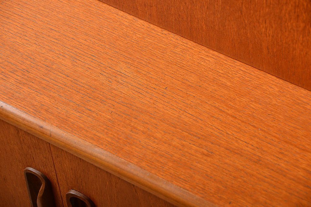 北欧家具　G-PLAN(ジープラン)チーク材サイドボード(サイドキャビネット、リビングボード)