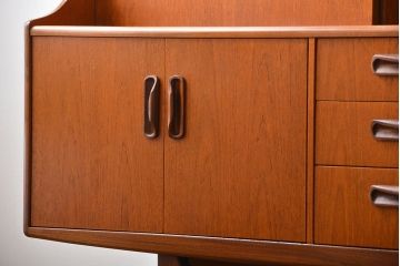 北欧家具　G-PLAN(ジープラン)チーク材サイドボード(サイドキャビネット、リビングボード)