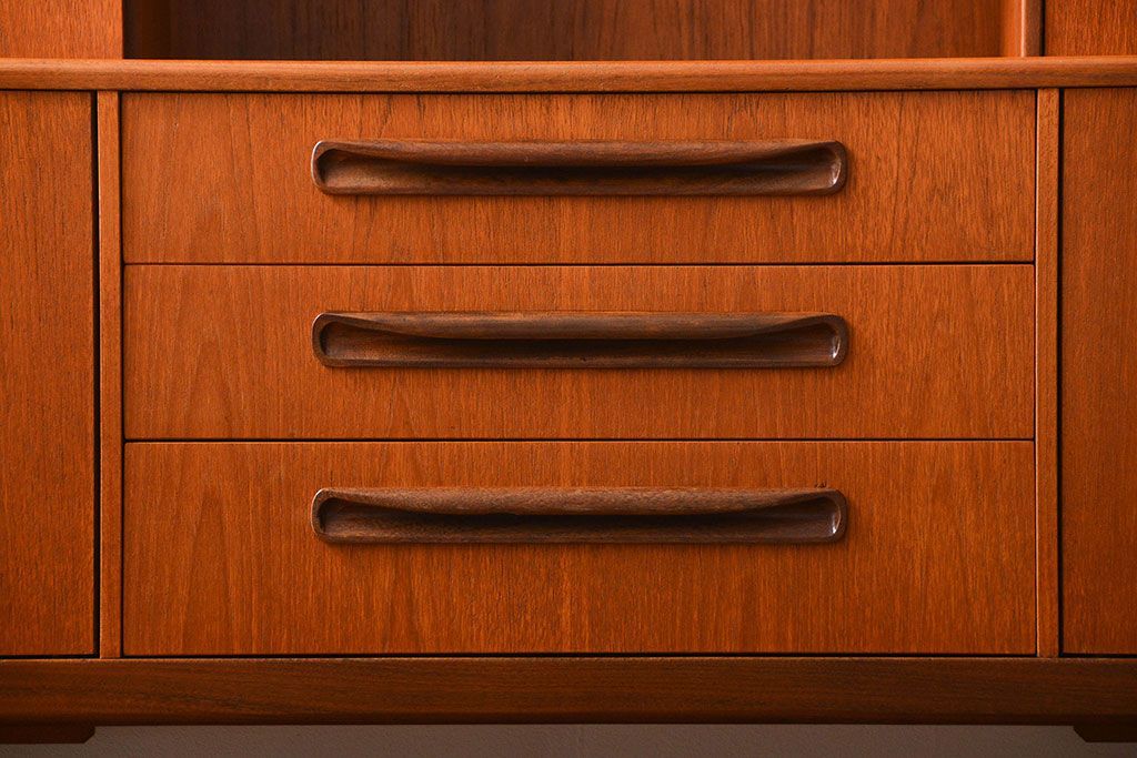 北欧家具　G-PLAN(ジープラン)チーク材サイドボード(サイドキャビネット、リビングボード)