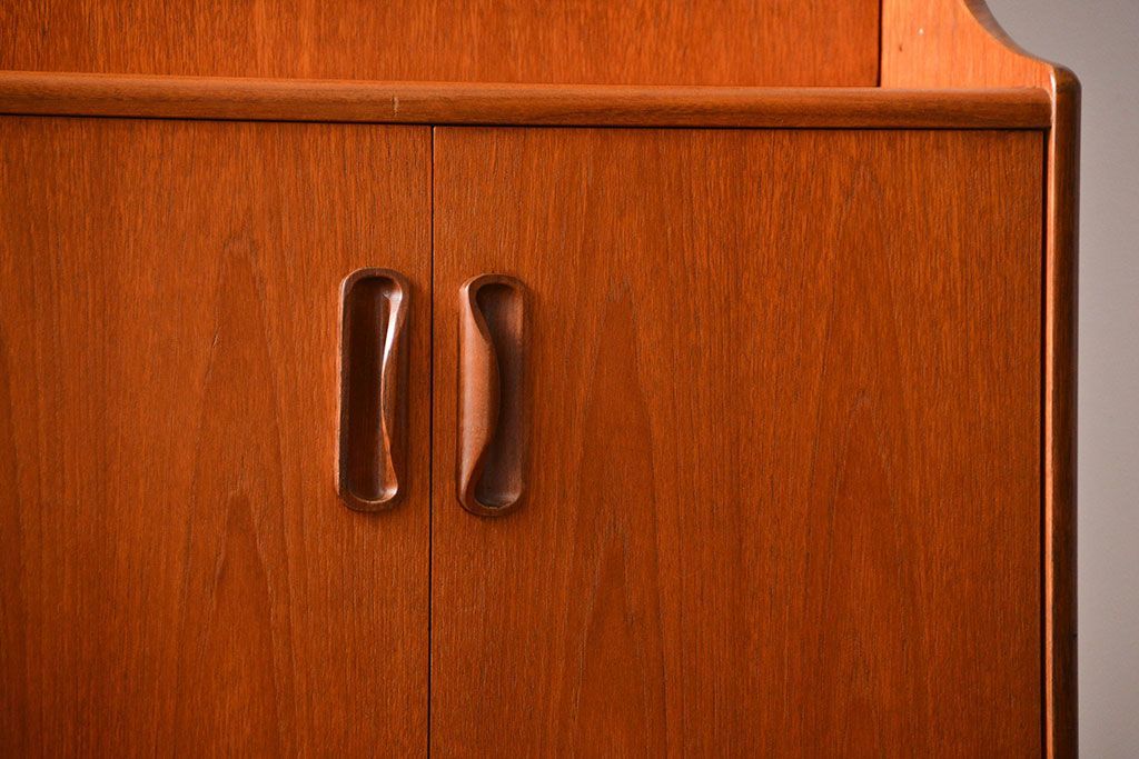 北欧家具　G-PLAN(ジープラン)チーク材サイドボード(サイドキャビネット、リビングボード)