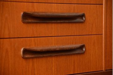 北欧家具　G-PLAN(ジープラン)チーク材サイドボード(サイドキャビネット、リビングボード)