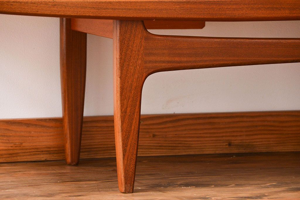 北欧家具　G-PLAN(ジープラン)チーク材サイドボード(サイドキャビネット、リビングボード)