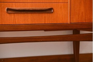 北欧家具　G-PLAN(ジープラン)チーク材サイドボード(サイドキャビネット、リビングボード)