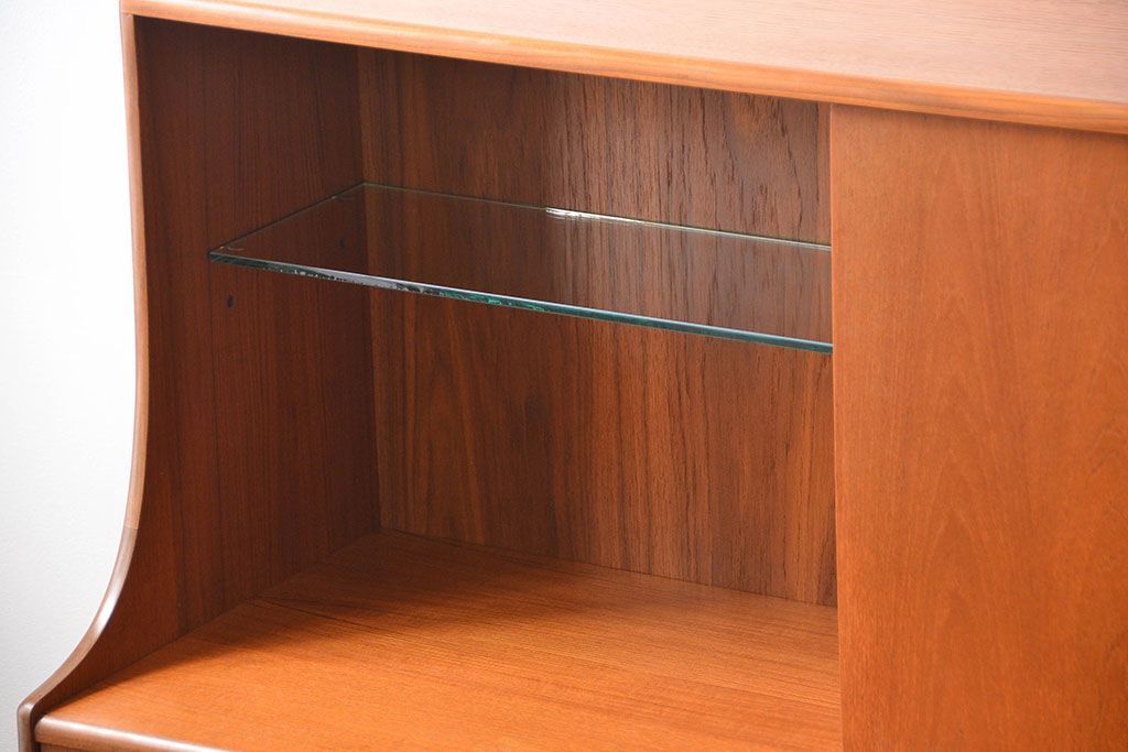 北欧家具　G-PLAN(ジープラン)チーク材サイドボード(サイドキャビネット、リビングボード)