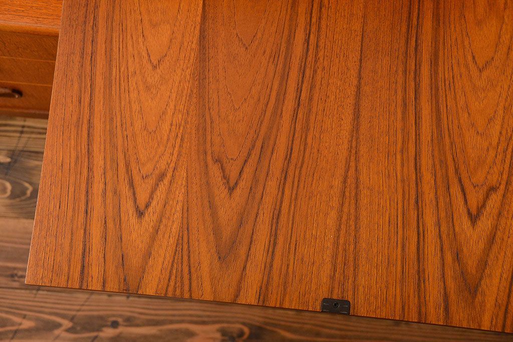 北欧家具　G-PLAN(ジープラン)チーク材サイドボード(サイドキャビネット、リビングボード)