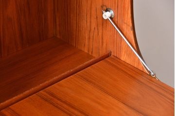 北欧家具　G-PLAN(ジープラン)チーク材サイドボード(サイドキャビネット、リビングボード)