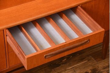 北欧家具　G-PLAN(ジープラン)チーク材サイドボード(サイドキャビネット、リビングボード)