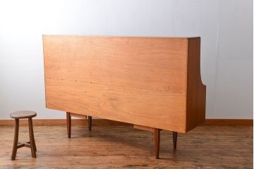 北欧家具　G-PLAN(ジープラン)チーク材サイドボード(サイドキャビネット、リビングボード)