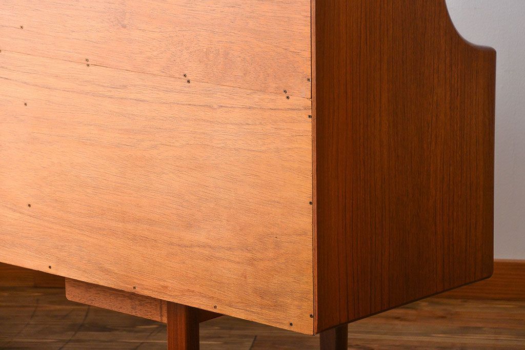 北欧家具　G-PLAN(ジープラン)チーク材サイドボード(サイドキャビネット、リビングボード)