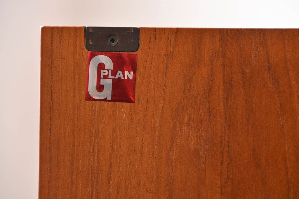 北欧家具　G-PLAN(ジープラン)チーク材サイドボード(サイドキャビネット、リビングボード)