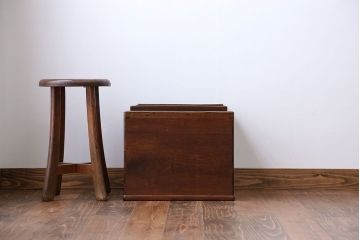 アンティーク雑貨　古民具・骨董品　古い栗材と黒柿材の角火鉢(鉢カバー)
