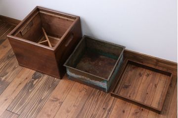 アンティーク雑貨　古民具・骨董品　古い栗材と黒柿材の角火鉢(鉢カバー)