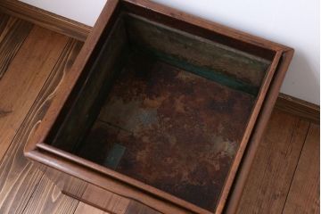アンティーク雑貨　古民具・骨董品　古い栗材と黒柿材の角火鉢(鉢カバー)