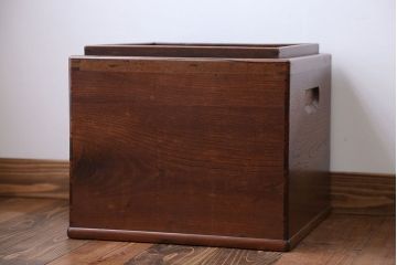 アンティーク雑貨　古民具・骨董品　古い栗材と黒柿材の角火鉢(鉢カバー)