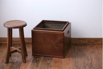 アンティーク雑貨　古民具・骨董品　古い栗材と黒柿材の角火鉢(鉢カバー)