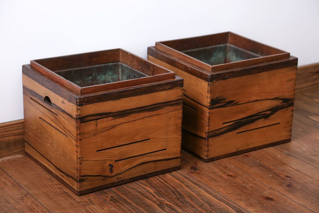 アンティーク雑貨　古民具・骨董　古い黒柿無垢材!角火鉢2個セット