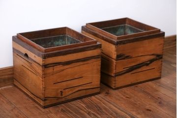 アンティーク雑貨　古民具・骨董　古い黒柿無垢材!角火鉢2個セット