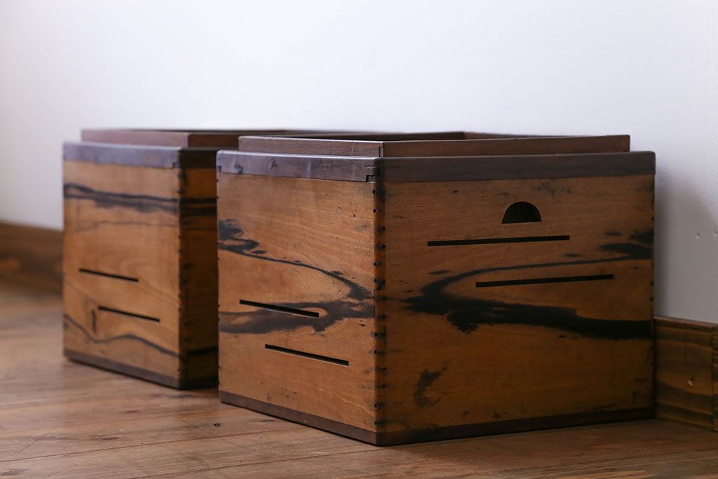 アンティーク雑貨　古民具・骨董　古い黒柿無垢材!角火鉢2個セット