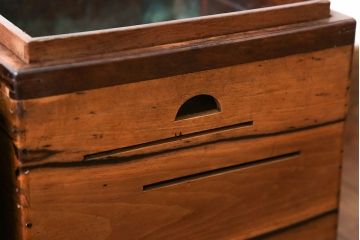 アンティーク雑貨　古民具・骨董　古い黒柿無垢材!角火鉢2個セット