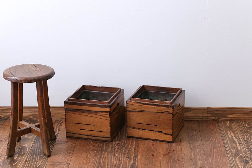 アンティーク雑貨　古民具・骨董　古い黒柿無垢材!角火鉢2個セット