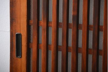 アンティーク　味わい深いダイヤガラス入り格子帯戸2枚セット(建具、板戸、ガラス帯戸)