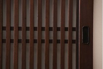 古民具・骨董　シックな格子帯戸2枚セット(和風建具、古民家)