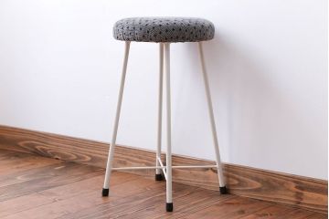 アンティーク家具　ペイントのかわいい座面の丸スツール1脚(椅子、いす)