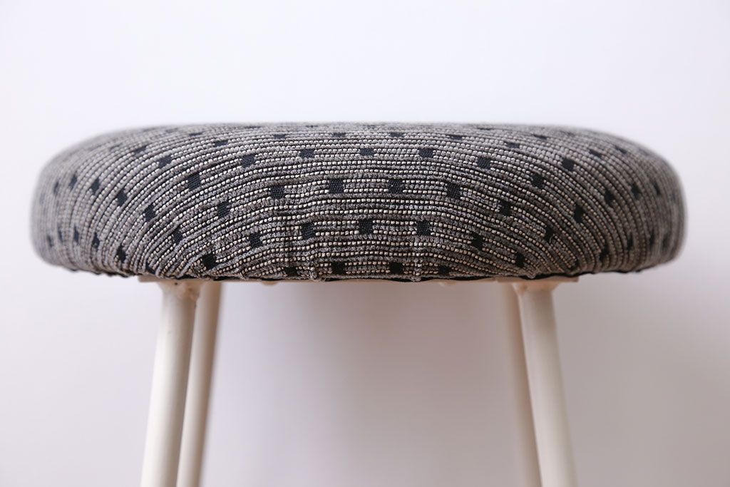 アンティーク家具　ペイントのかわいい座面の丸スツール1脚(椅子、いす)