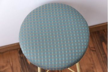 アンティーク家具　カラーペイント鉄脚の丸いスツール(丸椅子、イス)1脚