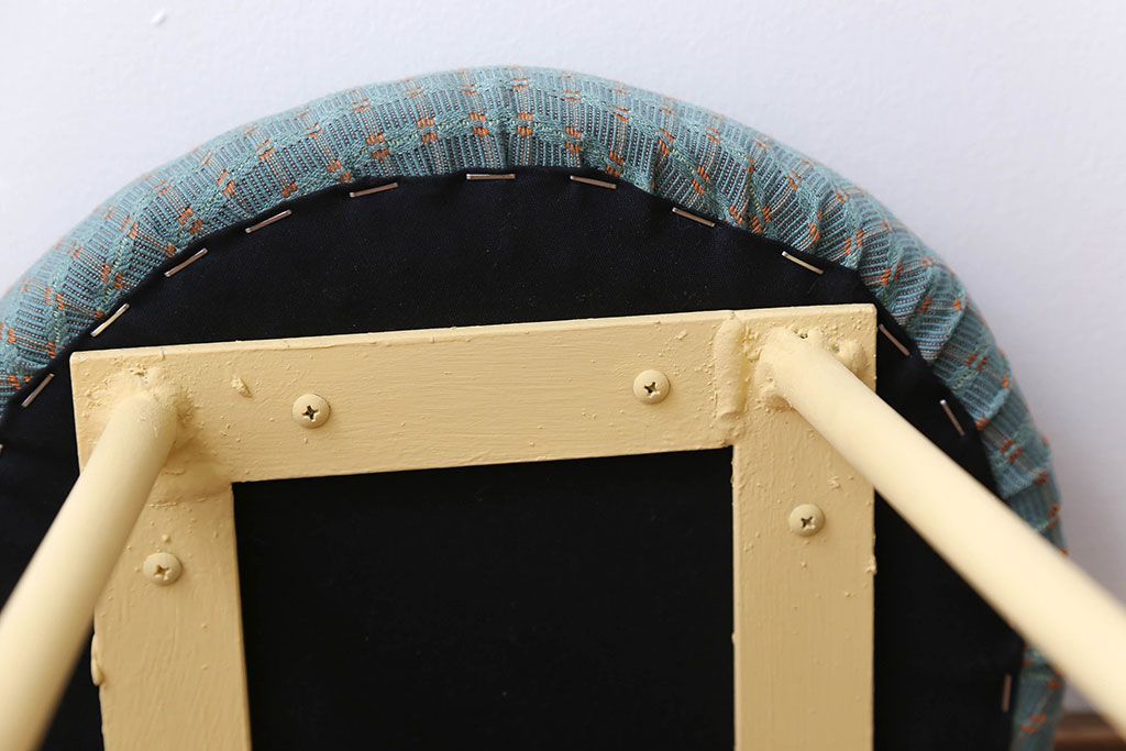 アンティーク家具　カラーペイント鉄脚の丸いスツール(丸椅子、イス)1脚