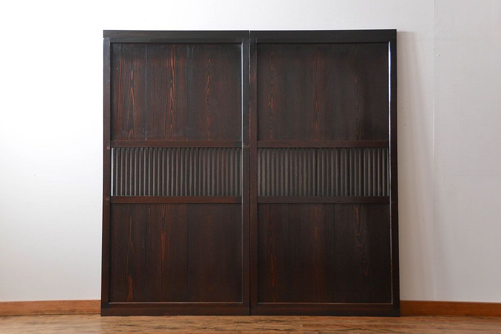 古民具・骨董　囲炉裏でいぶされた格子帯戸2枚セット(板戸)