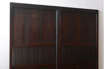 古民具・骨董　囲炉裏でいぶされた格子帯戸2枚セット(板戸)