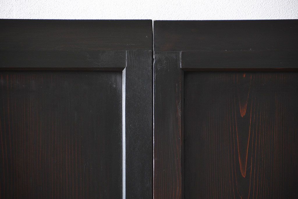 古民具・骨董　囲炉裏でいぶされた格子帯戸2枚セット(板戸)