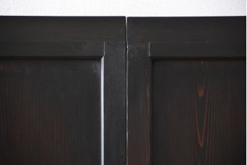 古民具・骨董　囲炉裏でいぶされた格子帯戸2枚セット(板戸)