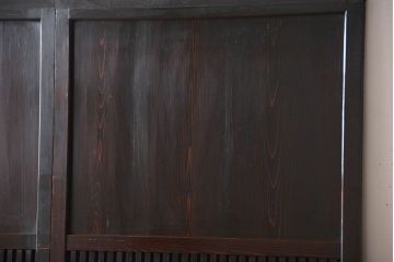 古民具・骨董　囲炉裏でいぶされた格子帯戸2枚セット(板戸)