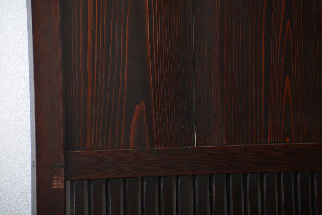 古民具・骨董　囲炉裏でいぶされた格子帯戸2枚セット(板戸)