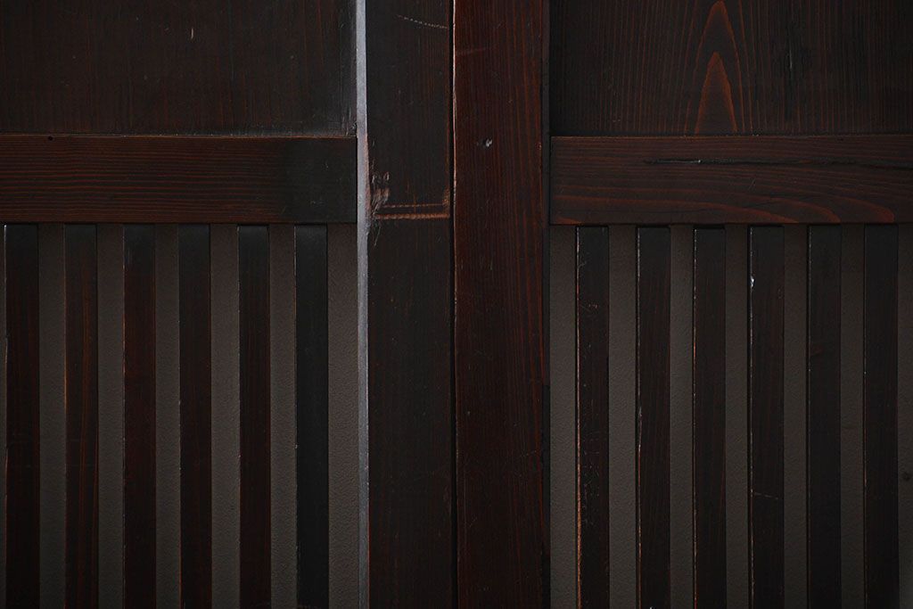 古民具・骨董　囲炉裏でいぶされた格子帯戸2枚セット(板戸)