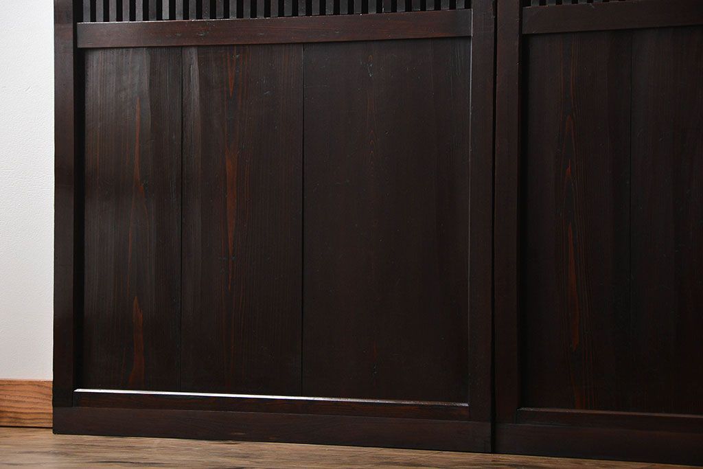 古民具・骨董　囲炉裏でいぶされた格子帯戸2枚セット(板戸)