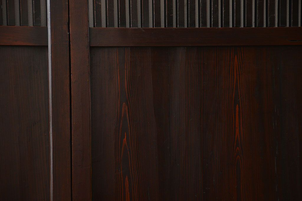 古民具・骨董　囲炉裏でいぶされた格子帯戸2枚セット(板戸)