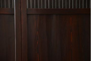 古民具・骨董　囲炉裏でいぶされた格子帯戸2枚セット(板戸)