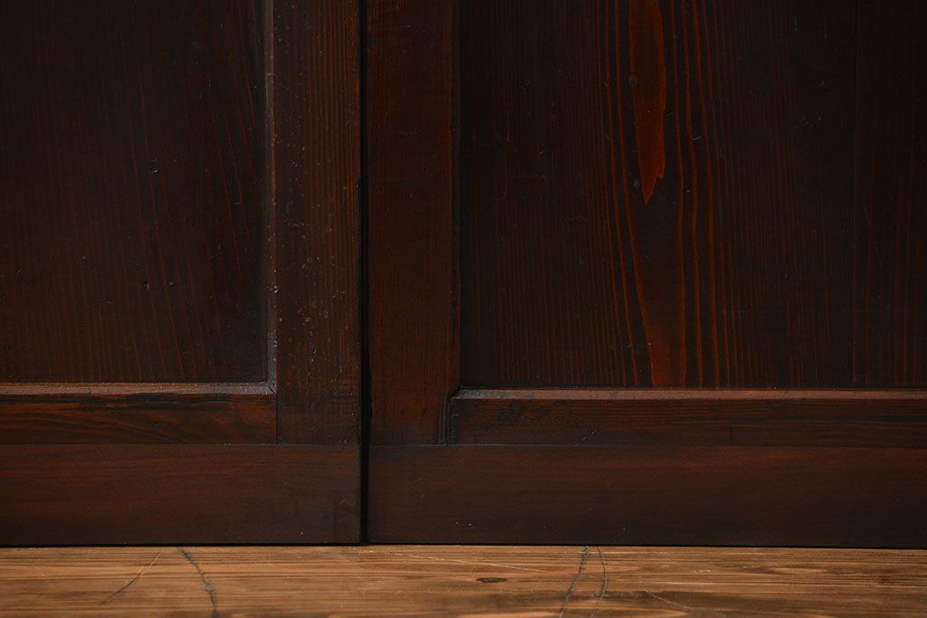 古民具・骨董　囲炉裏でいぶされた格子帯戸2枚セット(板戸)